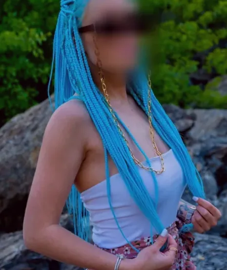 Anna, 33