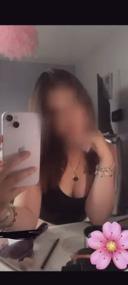 Elena, 20