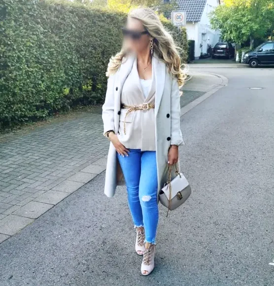 Lilly, 34