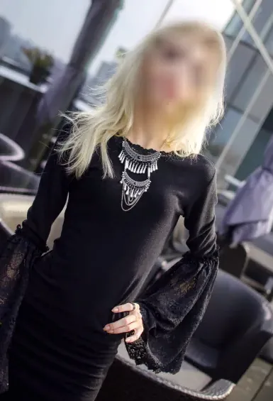 Neele, 25