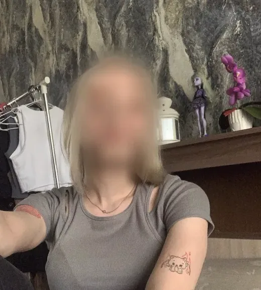Sandra, 19
